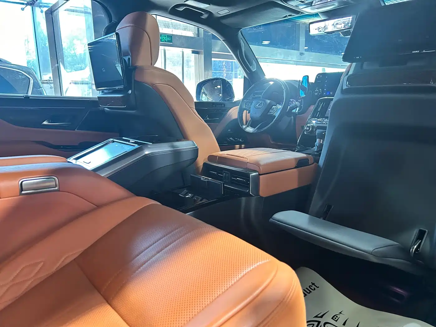 Lexus LX 2025 700h VIP World Edition фото 5