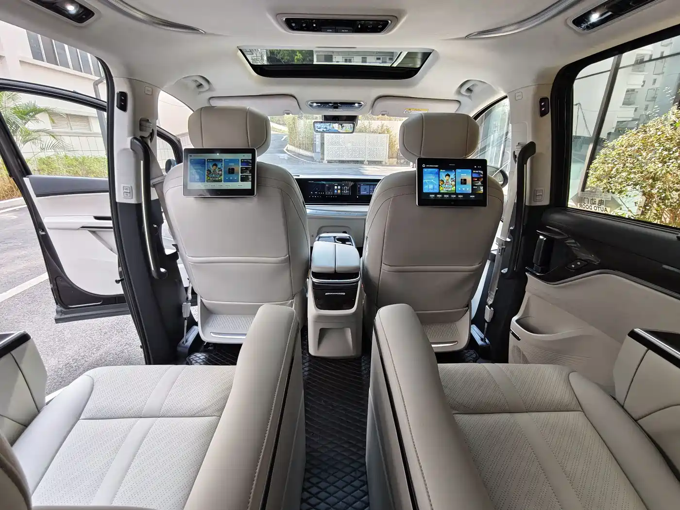 SAIC Maxus Dajia 9 2024 Super Hybrid Extended Range Alpine Edition 7-Seater фото 12