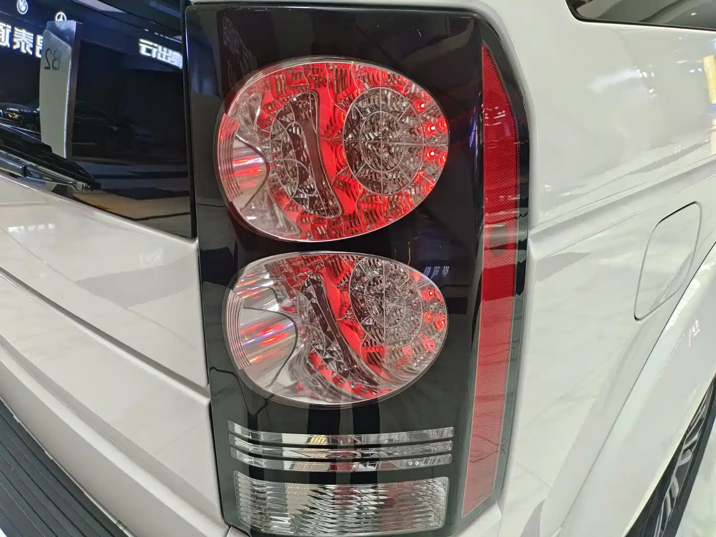 Land Rover Discovery 2016 3.0 SC V6 SE фото 19