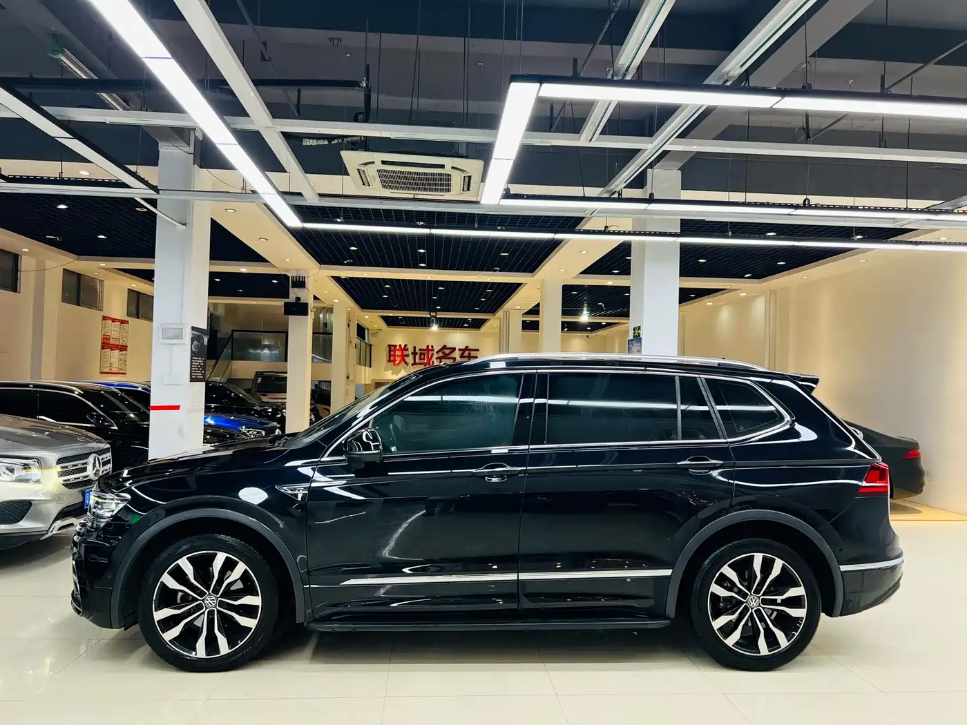 Volkswagen Tiguan L 2019 330TSI Automatic 2WD R-Line Flagship Edition China VI фото 15