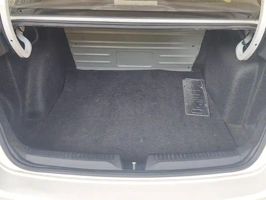 Volkswagen Santana 2016 1.6L Manual Trend Edition фото 4