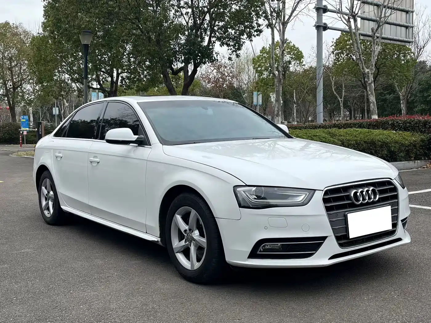 Audi A4L 2013 35 TFSI Automatic Comfort фото 3