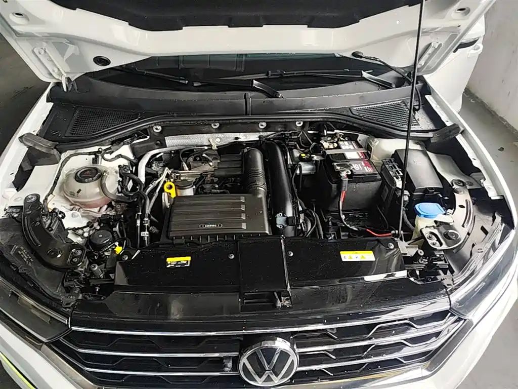 VOLKSWAGEN T-ROC EXPLORING SONGS