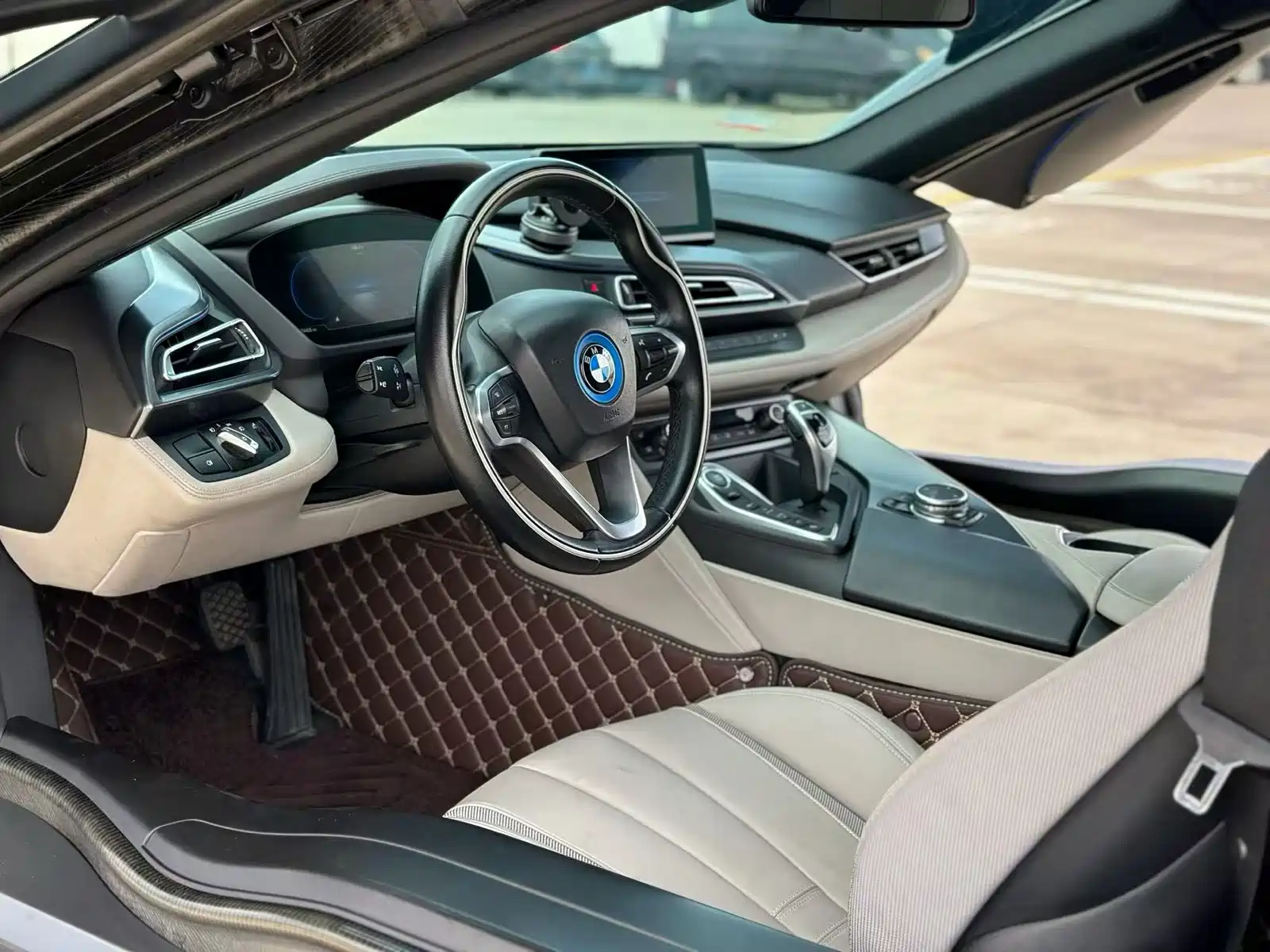 Photo 7 - BMW i8