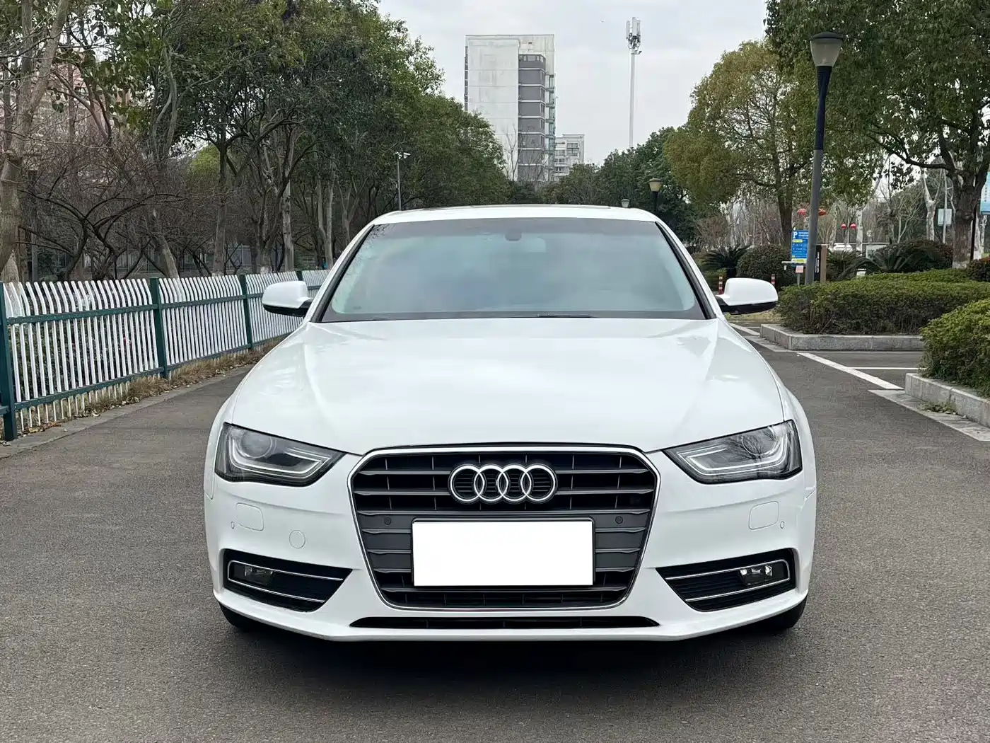 Audi A4L 2013 35 TFSI Automatic Comfort фото 2