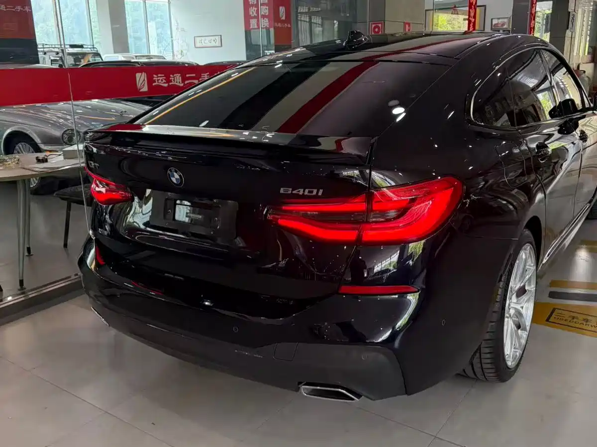 BMW 6 Series GT 2018 640i xDrive M Sport Package фото 12