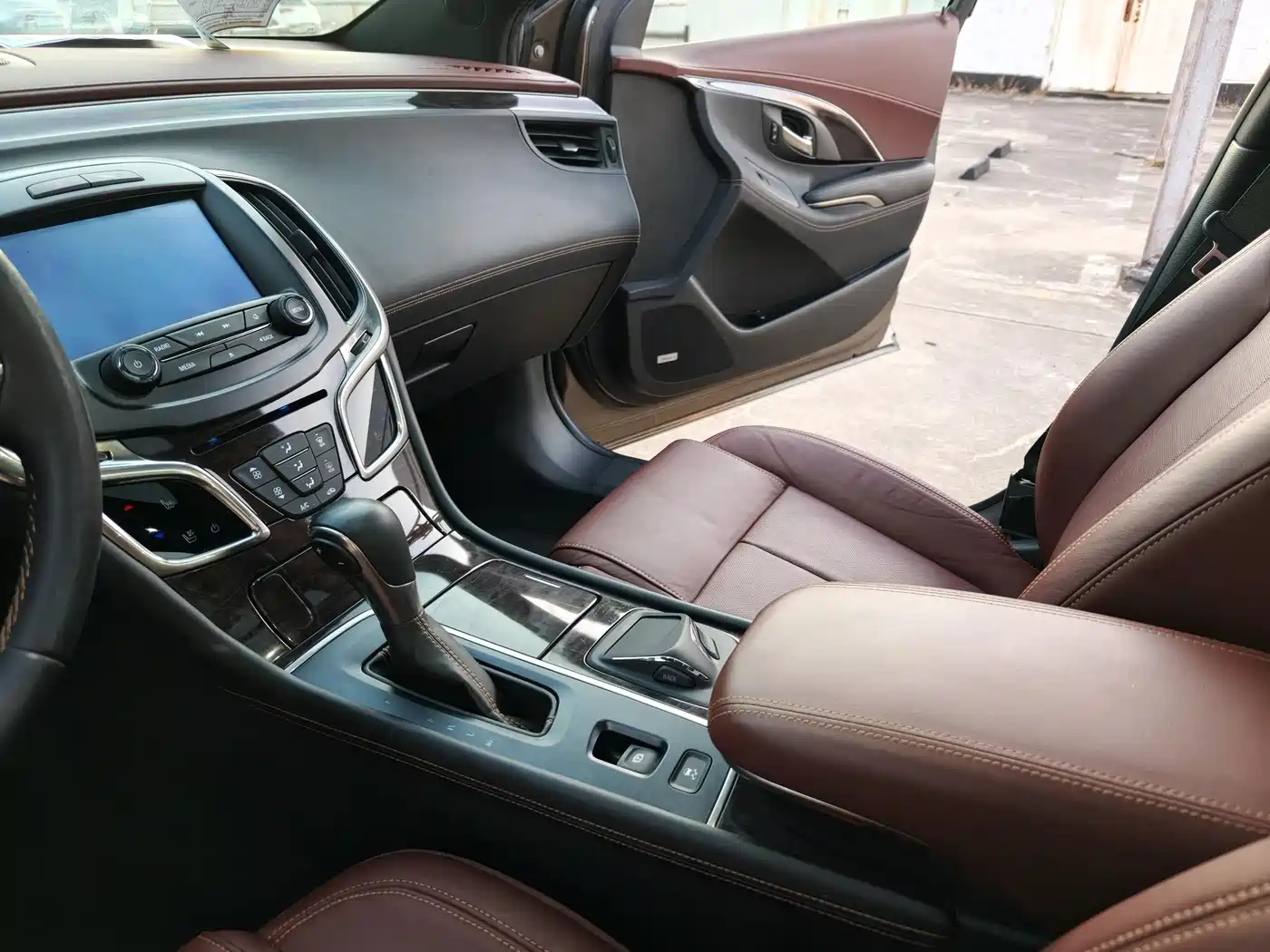 Фото 10 - Buick LaCrosse