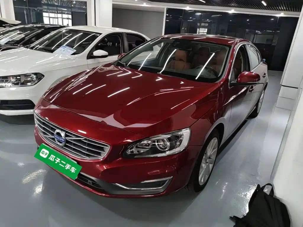 Фото 1 - Volvo S60