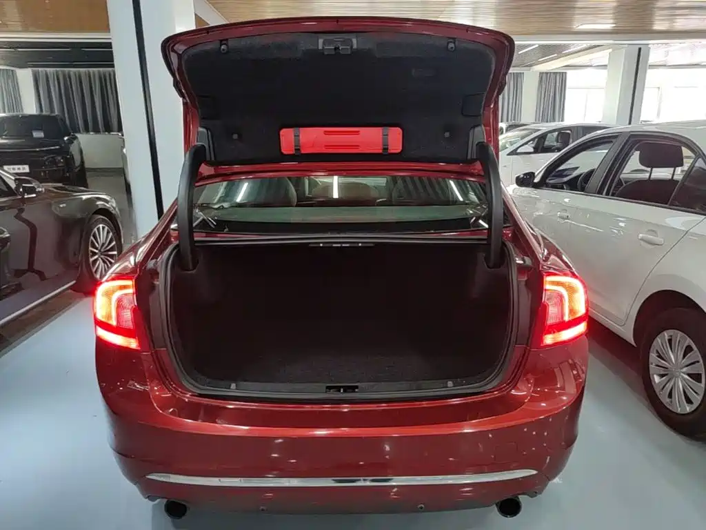 Фото 19 - Volvo S60