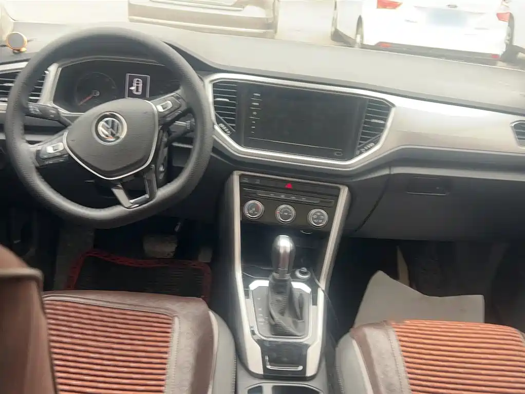 VOLKSWAGEN T-ROC EXPLORING SONGS