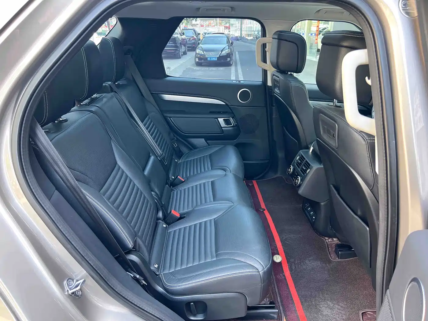 Land Rover Discovery 2021 360PS R-Dynamic SE фото 16