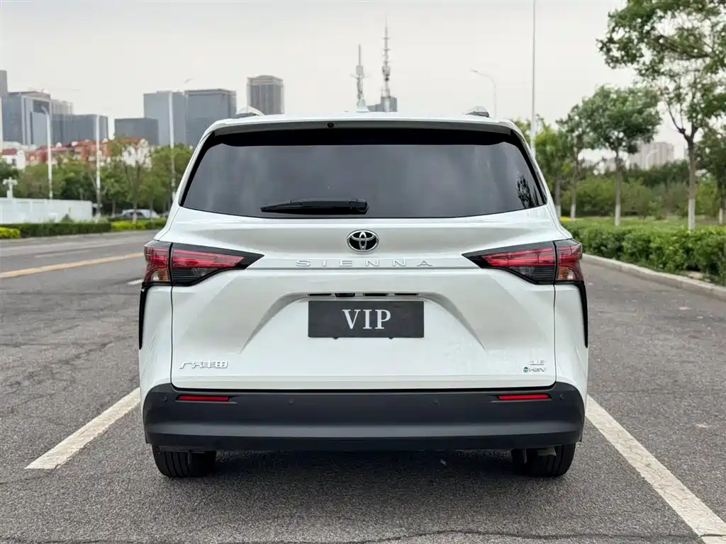 Toyota Sienna 2024 2.5L Hybrid Comfort Edition фото 4