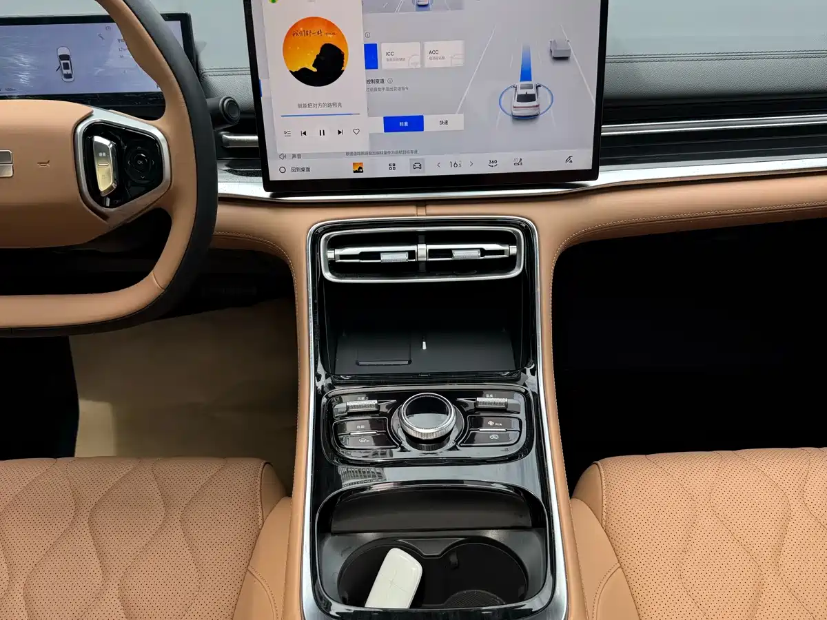 Geely Galaxy Galaxy A7 2025 EM-i 150km Explorer+ Edition фото 17