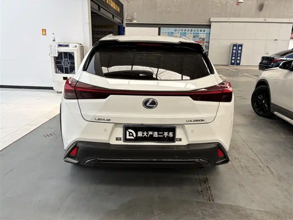 Photo 8 - Lexus UX
