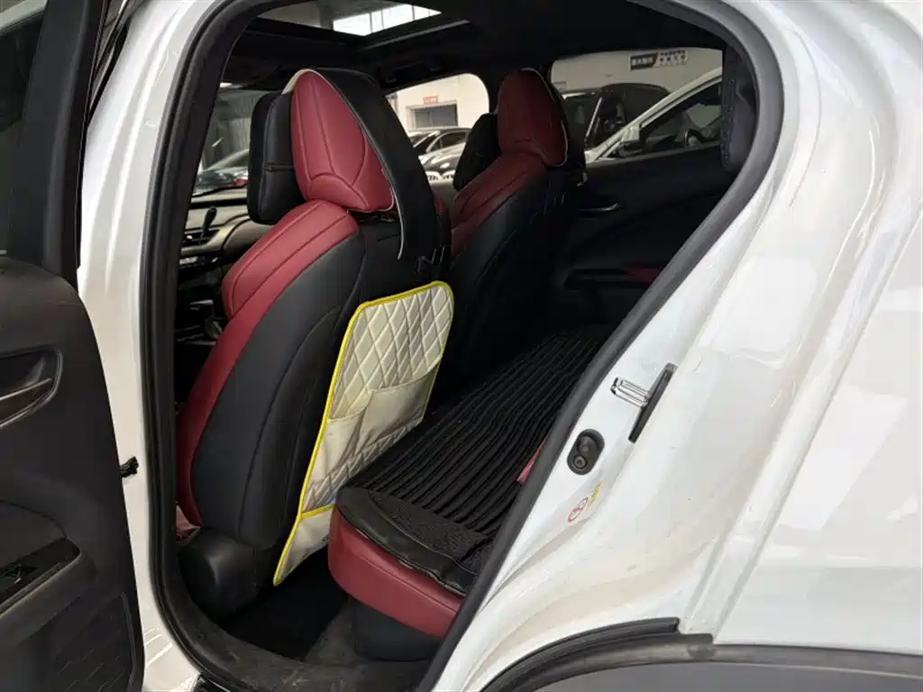 Photo 4 - Lexus UX