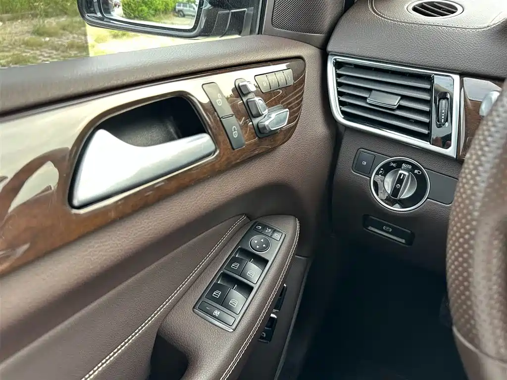 Mercedes-Benz GLS 2019 GLS 400 4MATIC Dynamic Collector's Edition фото 21