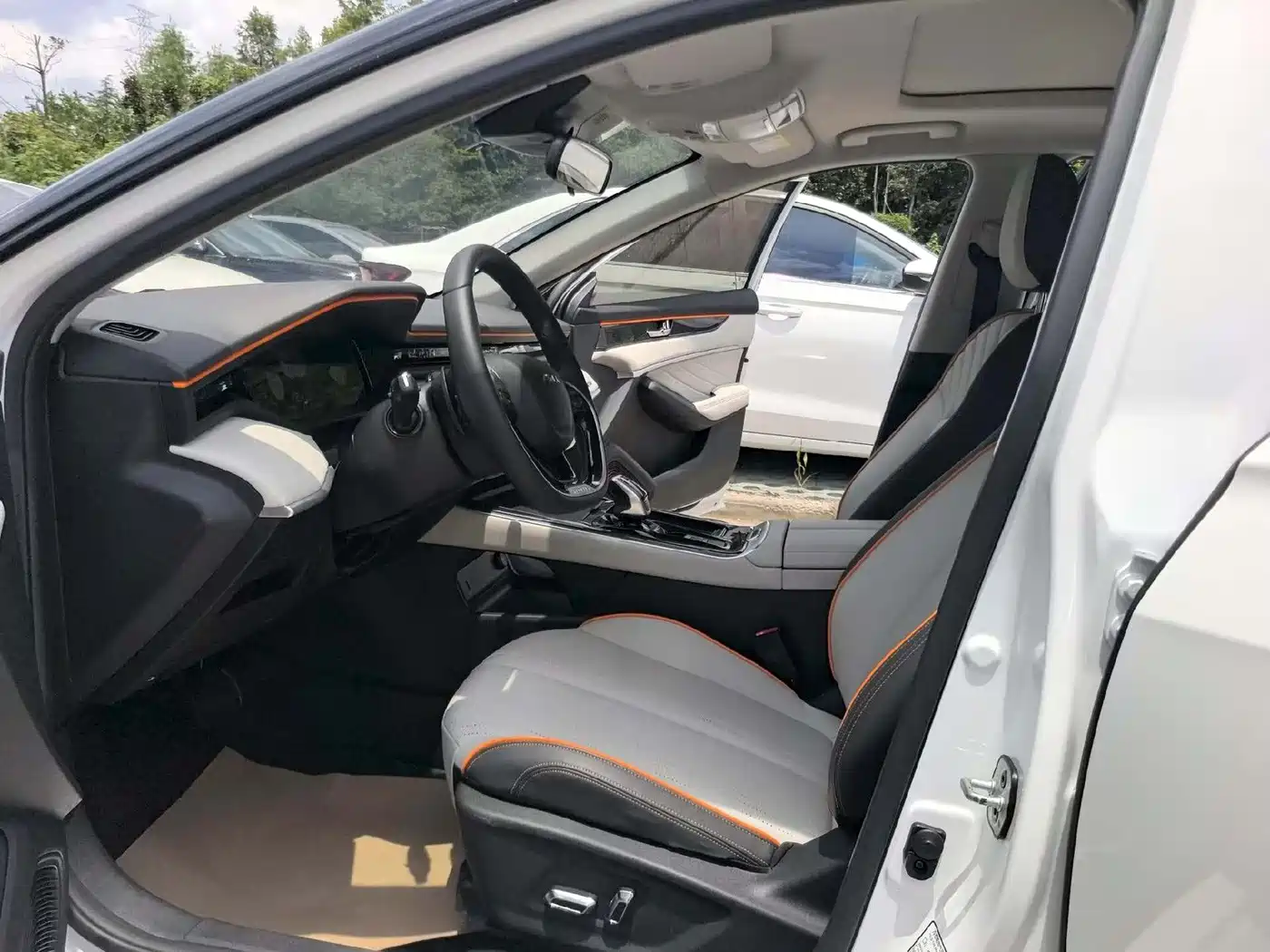 Dongfeng Aeolus Yixuan MAX 2022 2023 1.5T Ultra Stylish Dad Edition