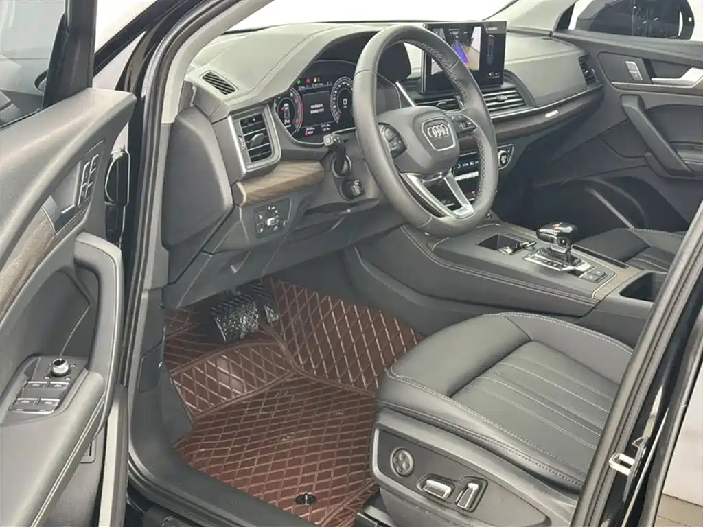 Audi Q5L 2024 Model 40 TFSI Luxury Elegance фото 11