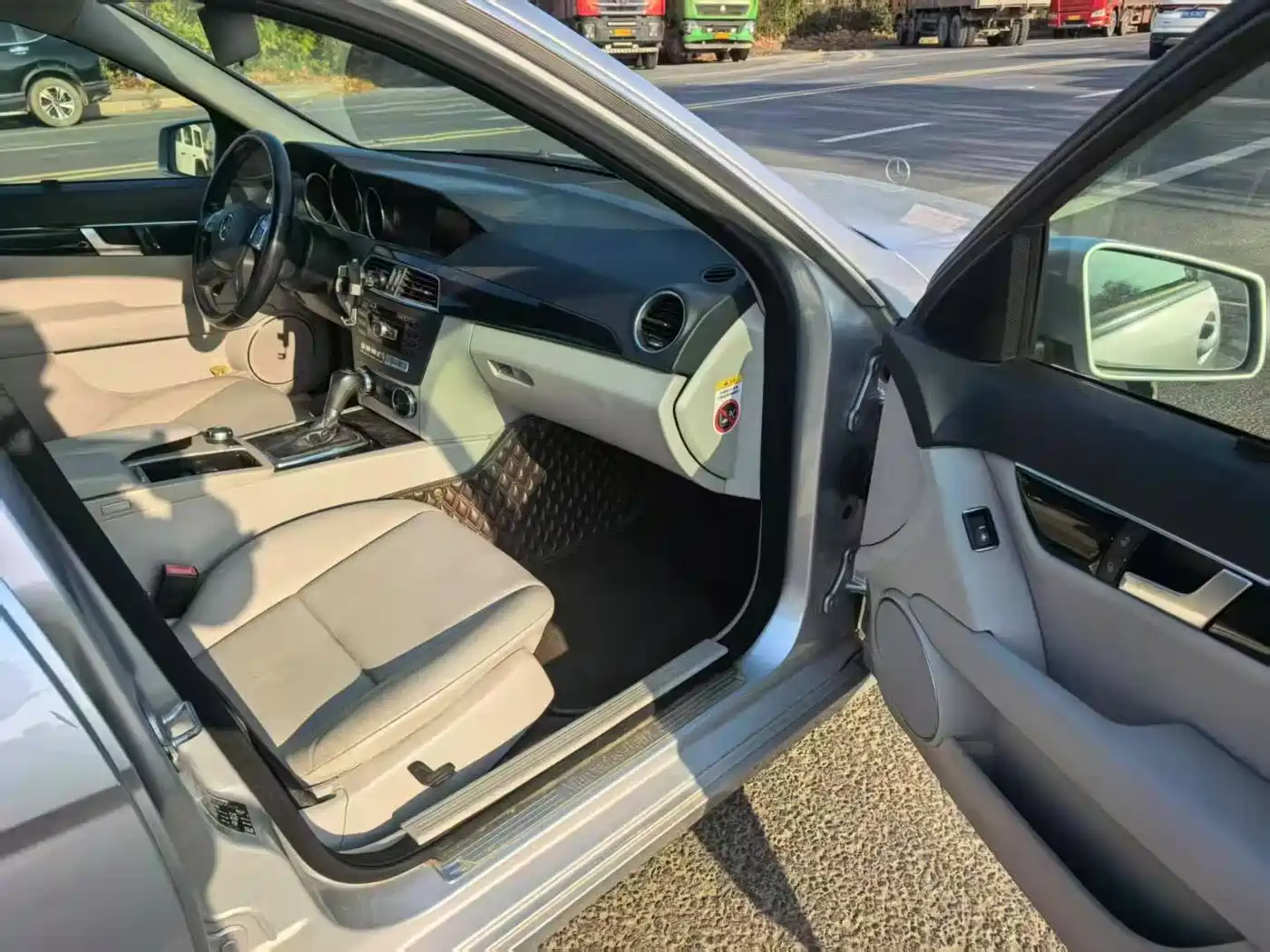Mercedes-Benz C-Class 2011 C 180K Classic фото 8