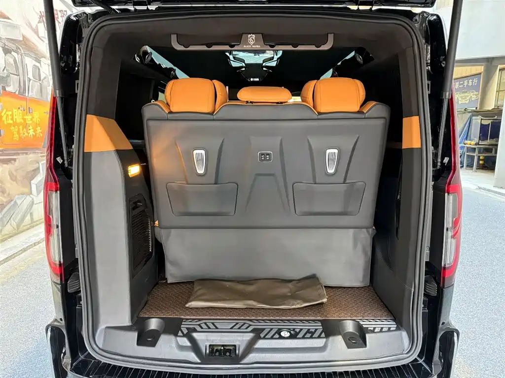 Ford Tourneo 2024 Model 2.0T Auto Supreme Plus Edition фото 8