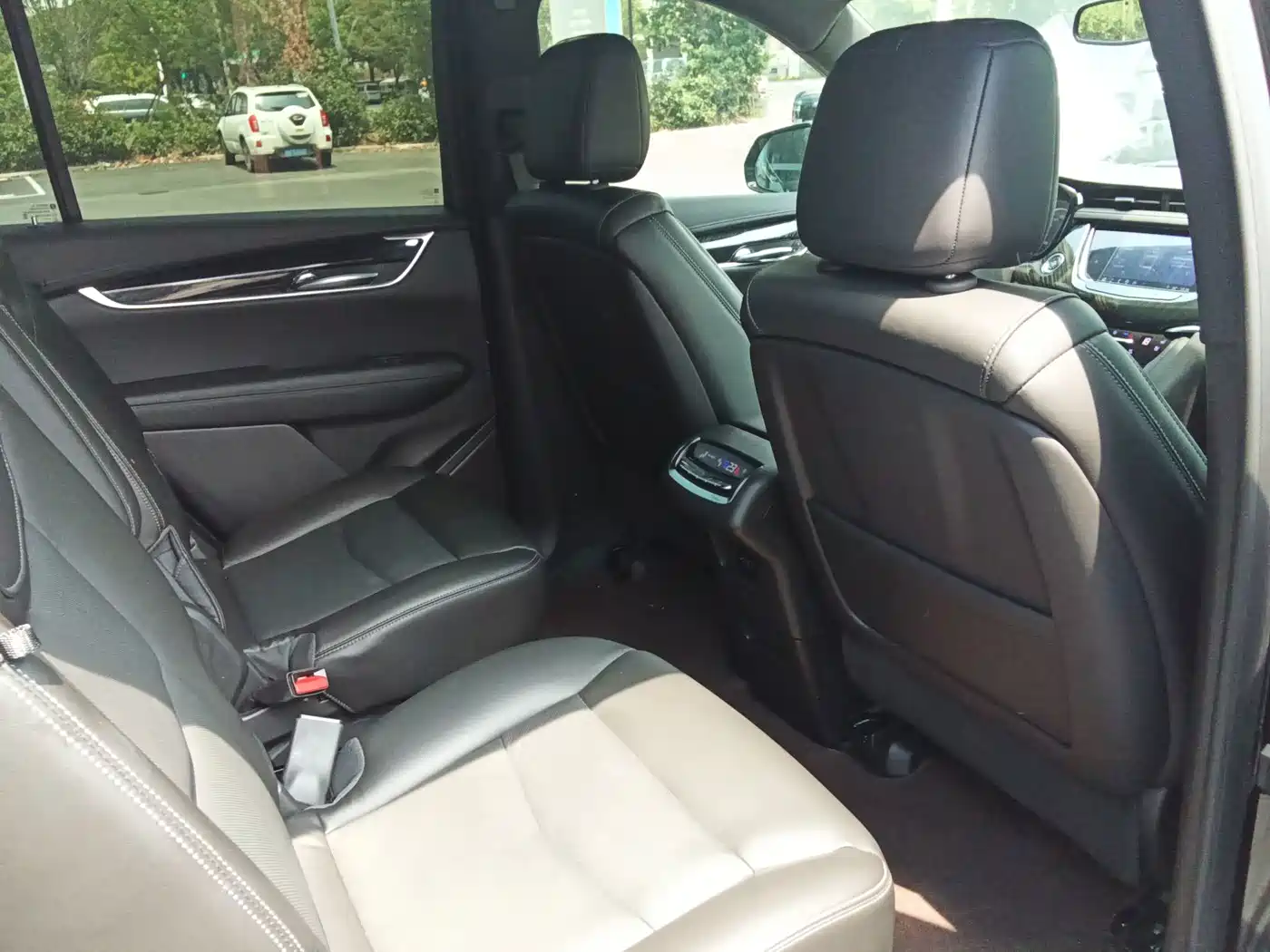 Фото 18 - Cadillac XT6