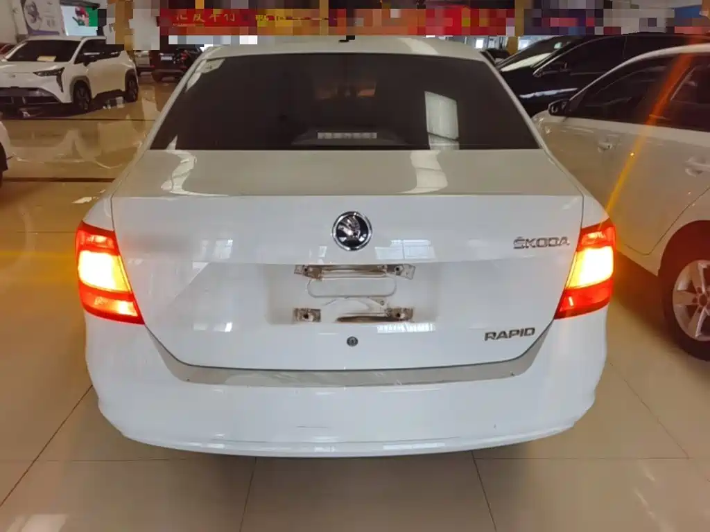 Photo 6 - Škoda Rapid
