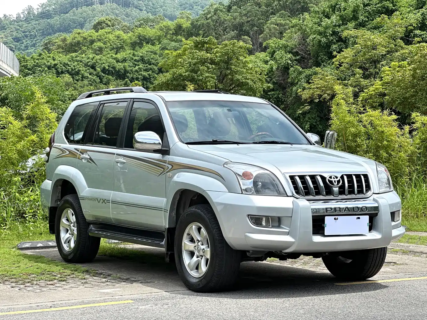Photo 3 - Toyota Prado