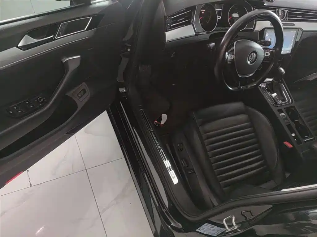 Volkswagen Magotan 2018 330TSI DSG Leading фото 16