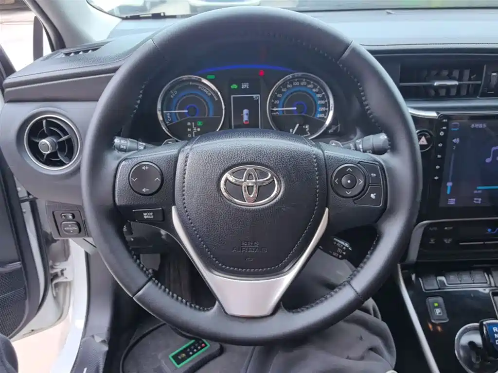 Toyota Corolla 2018 Hybrid 1.8L E-CVT Smart Edition фото 11