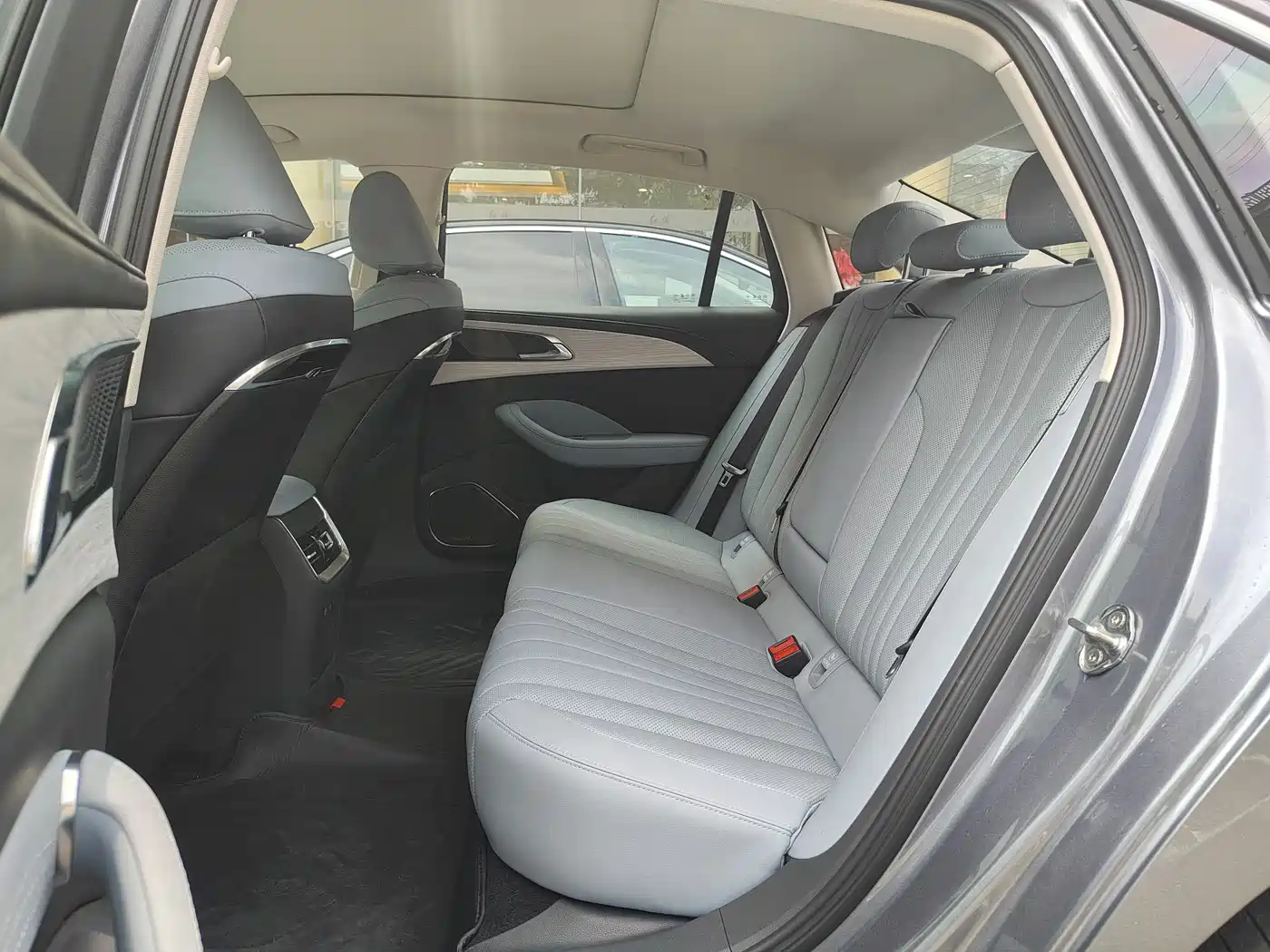 Hongqi H5 PHEV 2025 170 Super Hybrid Edition фото 10