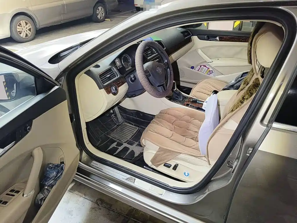 Volkswagen Passat 2012 2011 1.8TSI DSG Royal Edition
