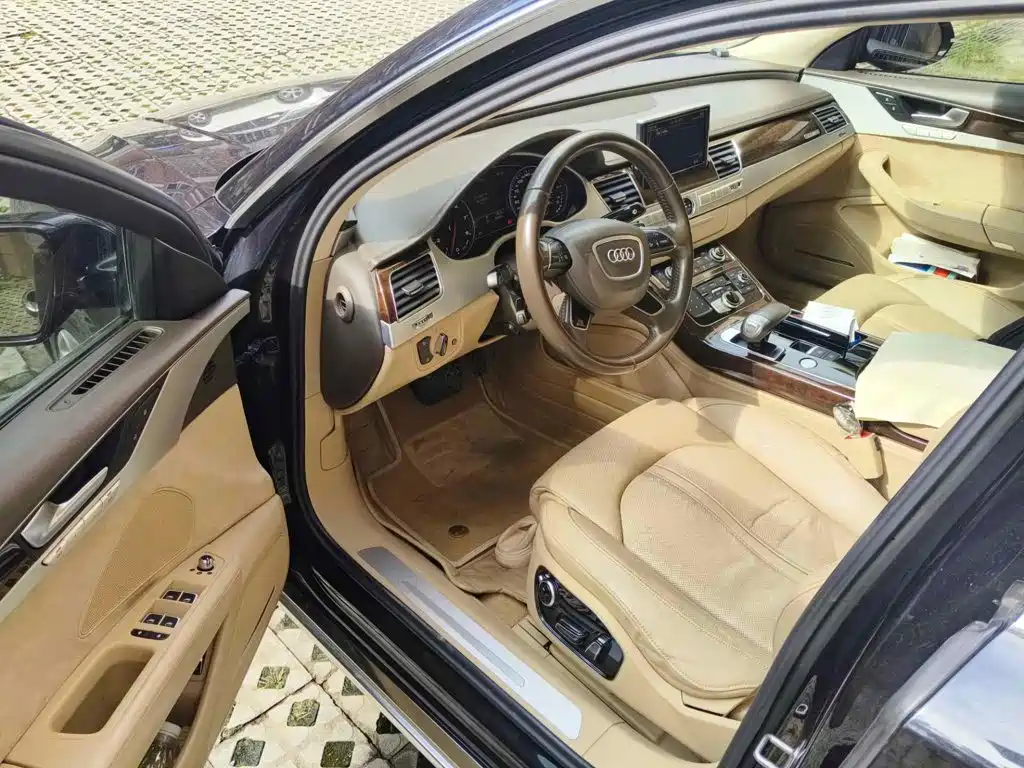 Фото 8 - Audi A8
