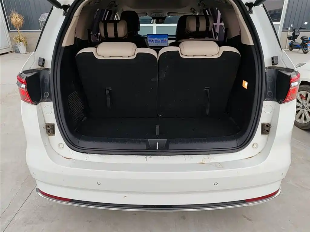 BYD Song MAX New Energy 2022 DM-i 105KM Executive Edition фото 15