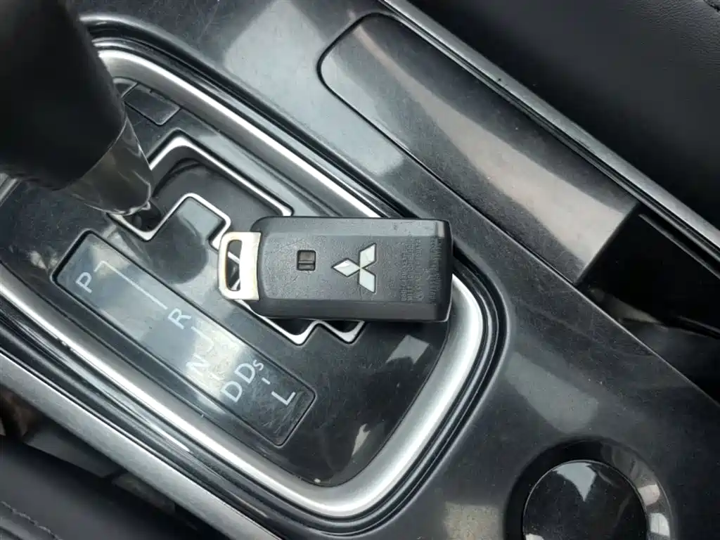 Mitsubishi Outlander 2018 2.0L 2WD Glory Edition 5-seater фото 9