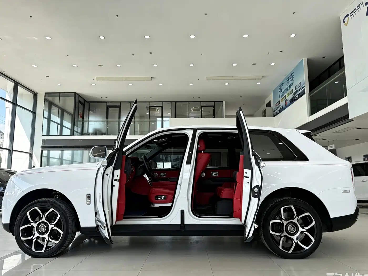 Photo 11 - Rolls-Royce Cullinan