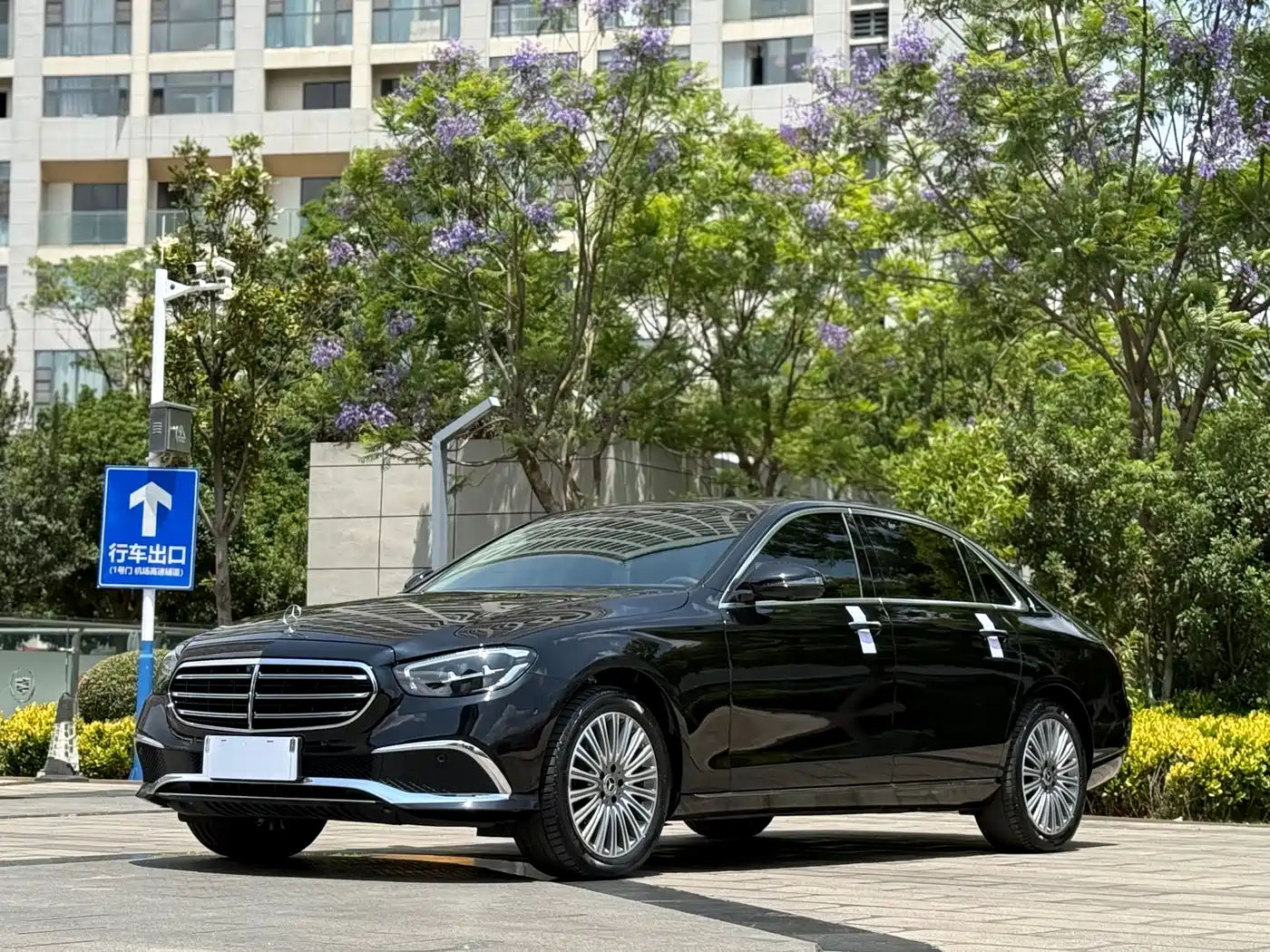 Mercedes-Benz E-Class 2023 E 300 L Fashion