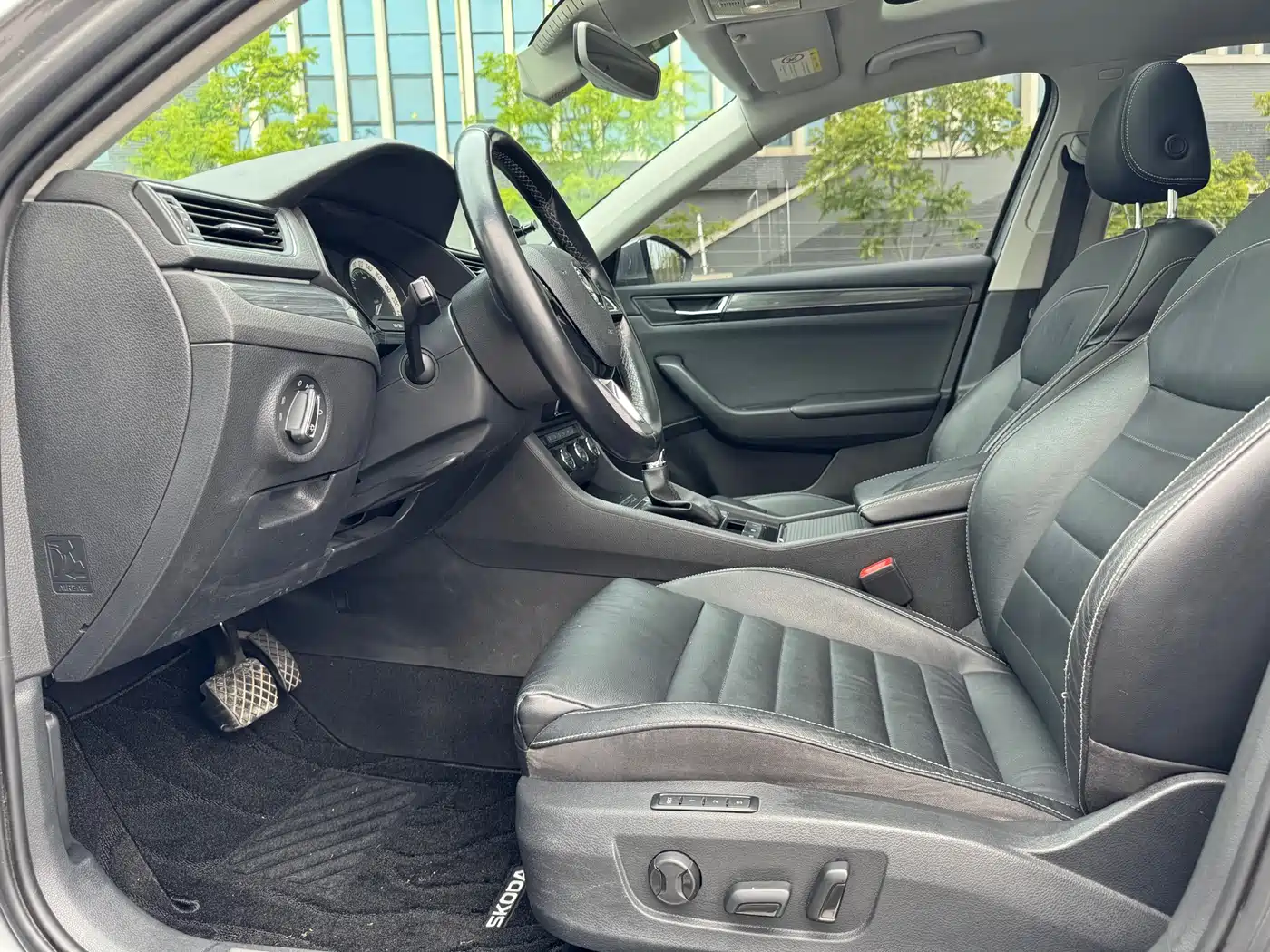 Škoda Superb 2018 TSI330 DSG Luxury Edition China V фото 7
