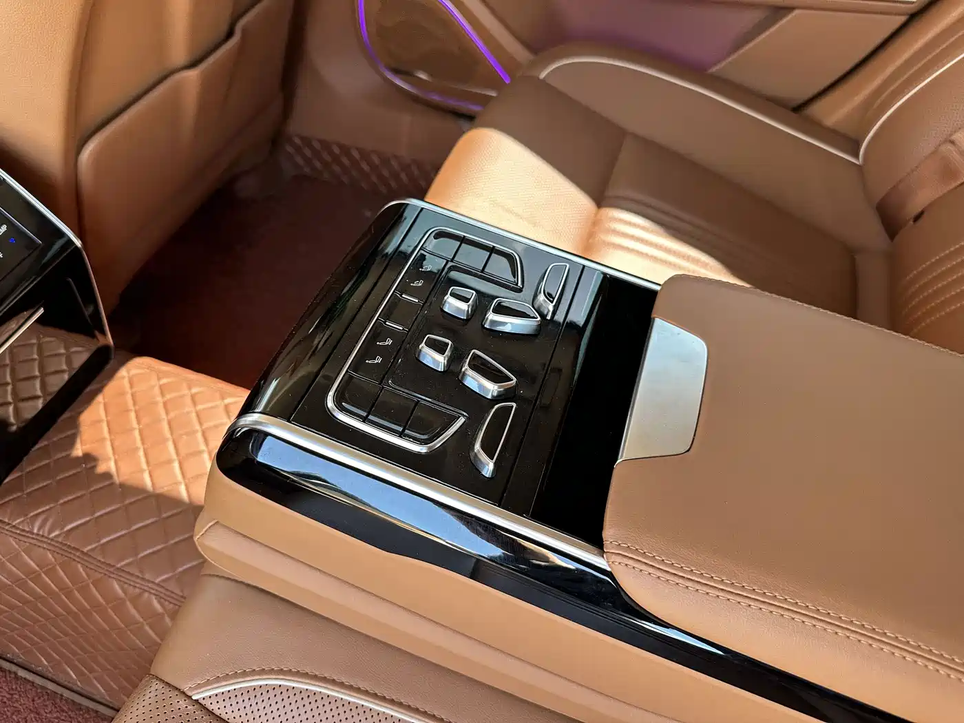 Hongqi H9 2020 2020 2.0T Smart Connection Qi Xiang Edition