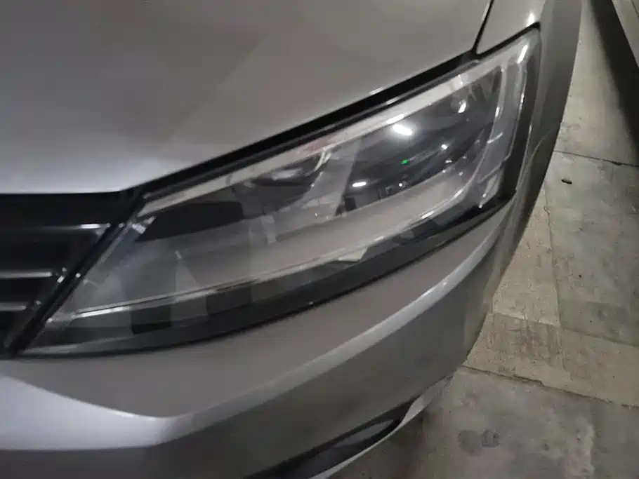 Volkswagen Sagitar 2014 Facelift 1.6L Automatic Leading Version фото 5