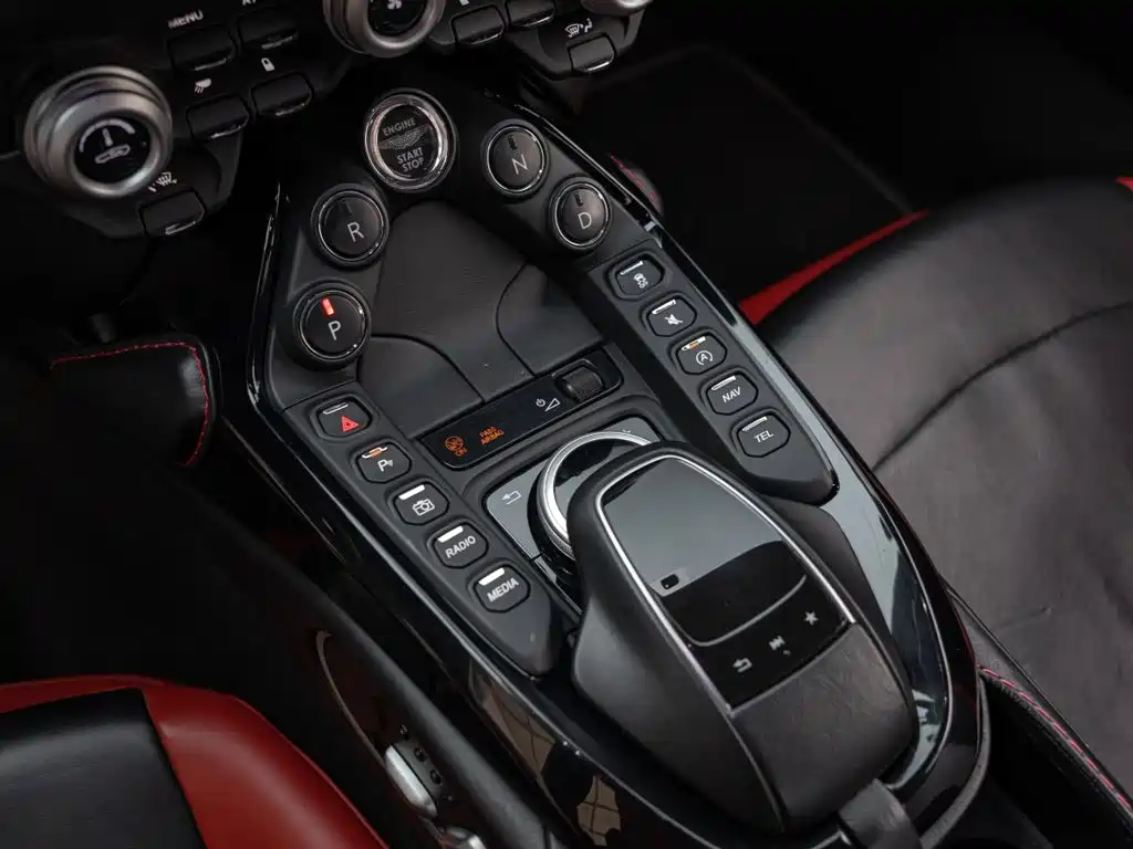 Aston Martin V8 Vantage 2019 2018 4.0T V8 Coupe