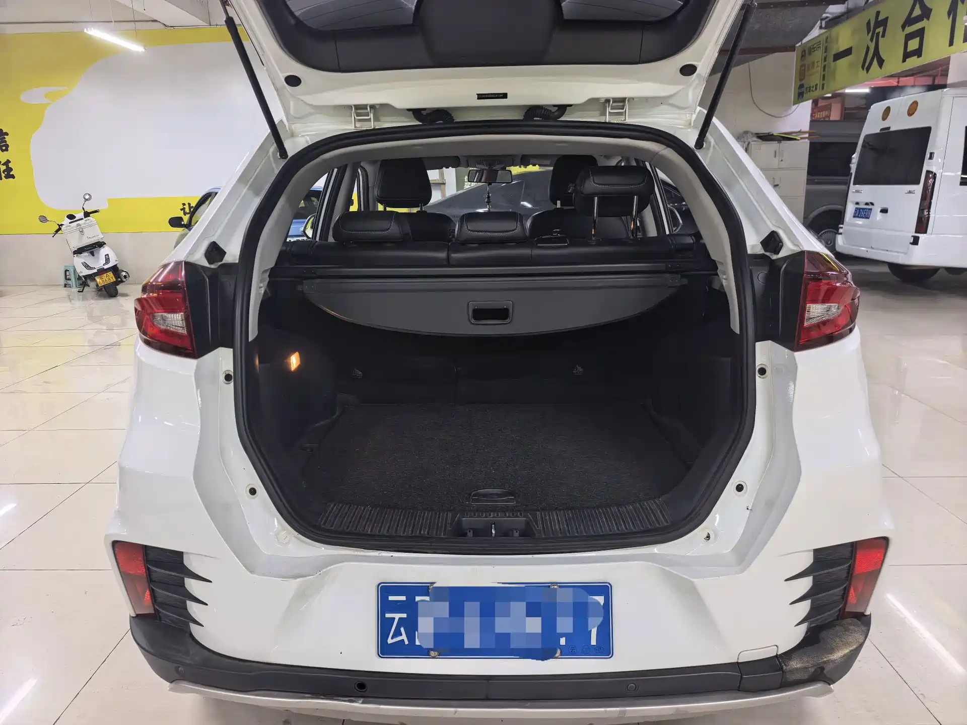 Фото 8 - MG Roewe RX5