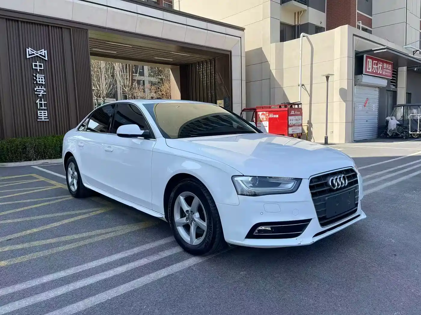 Audi A4L 2013 35 TFSI Automatic Standard фото 3