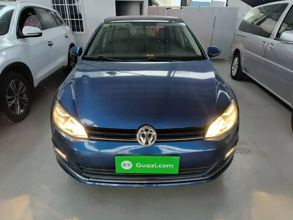 Фото 3 - Volkswagen Golf