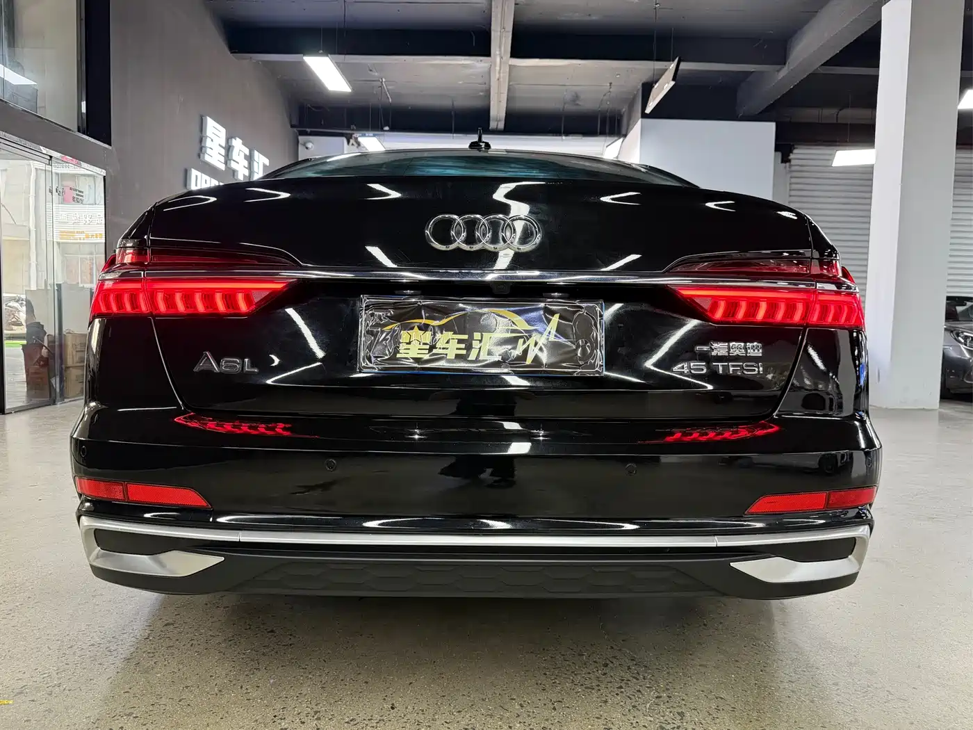 Фото 12 - Audi A6L