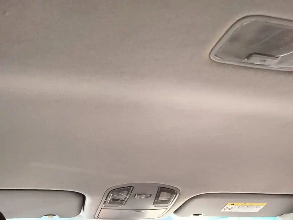 Photo 18 - Hyundai Elantra