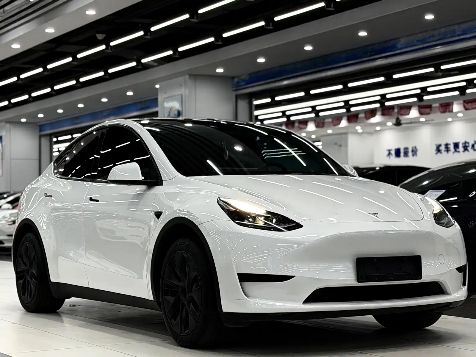 Фото 3 - Tesla Model Y