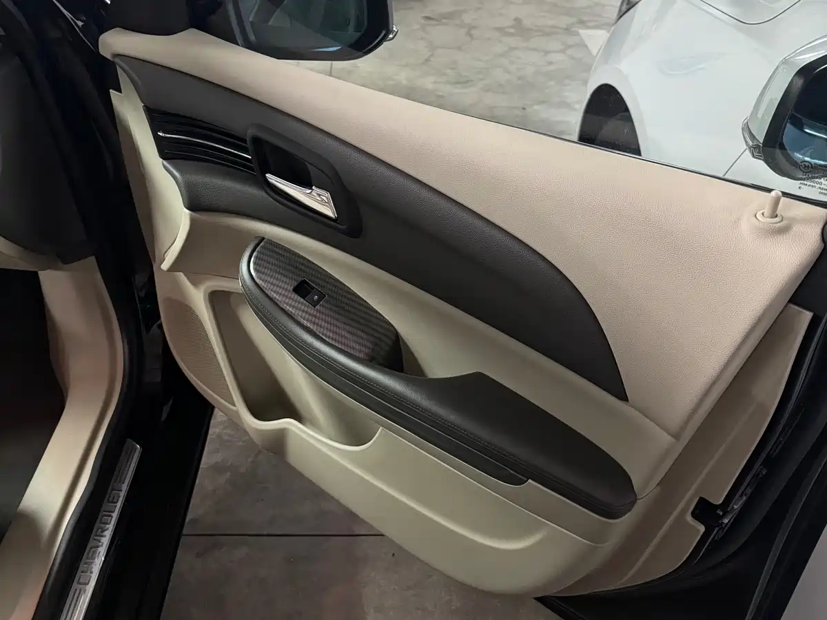 Chevrolet Malibu 2013 2.0L Automatic Luxury Edition фото 9