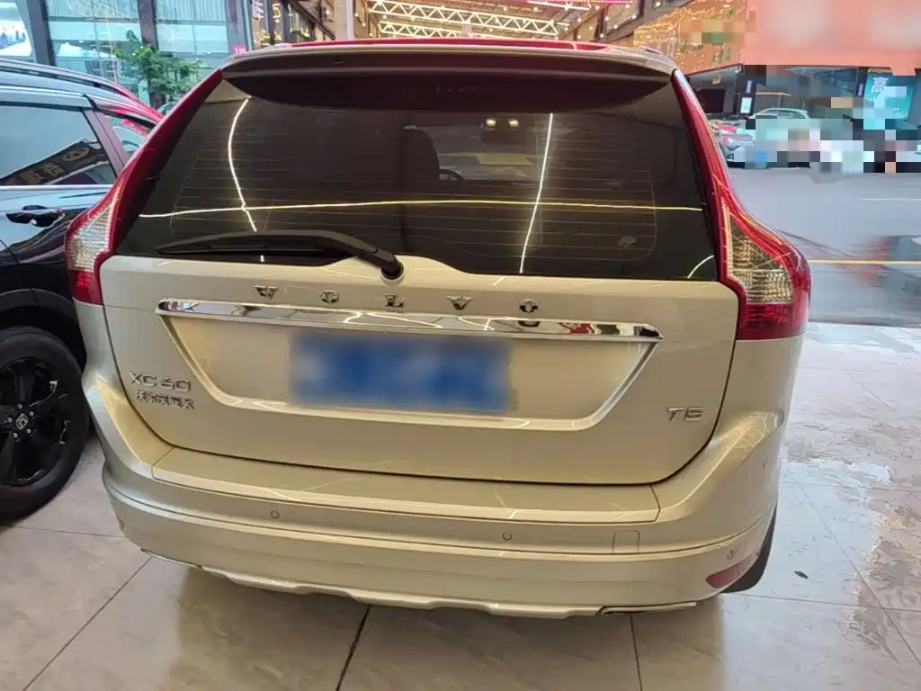 Фото 6 - Volvo XC60