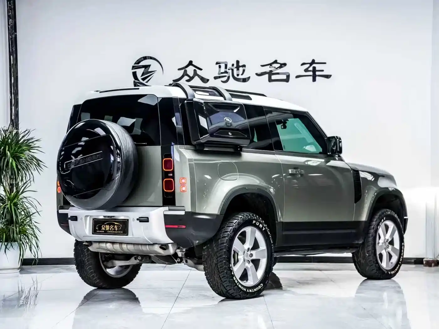 Land Rover Defender 2021 90 P400 Classic Replica Edition фото 12