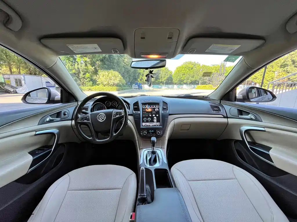 Photo 14 - Buick Regal